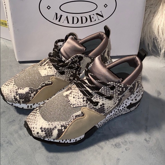 Shoes - Picture 2 of 3